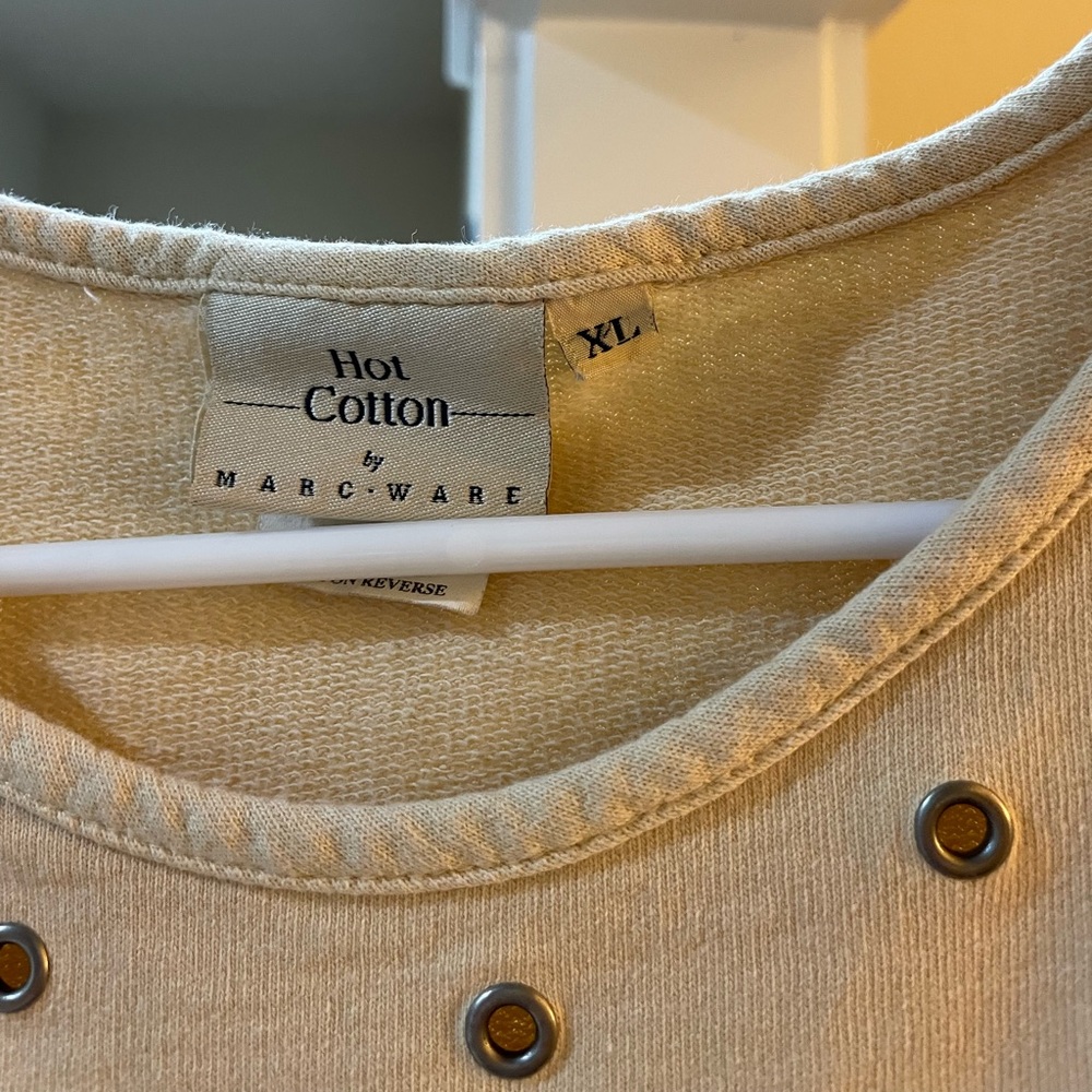 Comfy Hot Cotton brand. Xl size, cream color